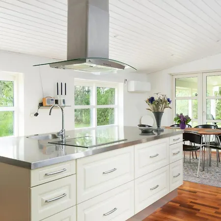 3 Bedroom Amazing In Semesterbostad