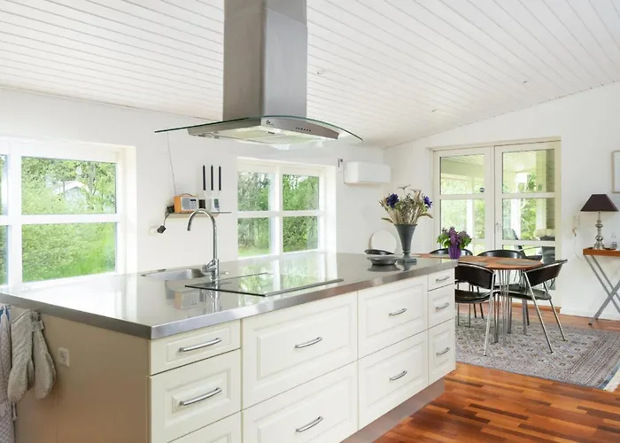 3 Bedroom Amazing In Semesterbostad