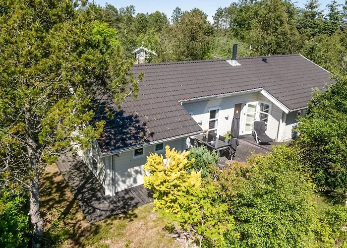 3 Bedroom Amazing In Semesterbostad