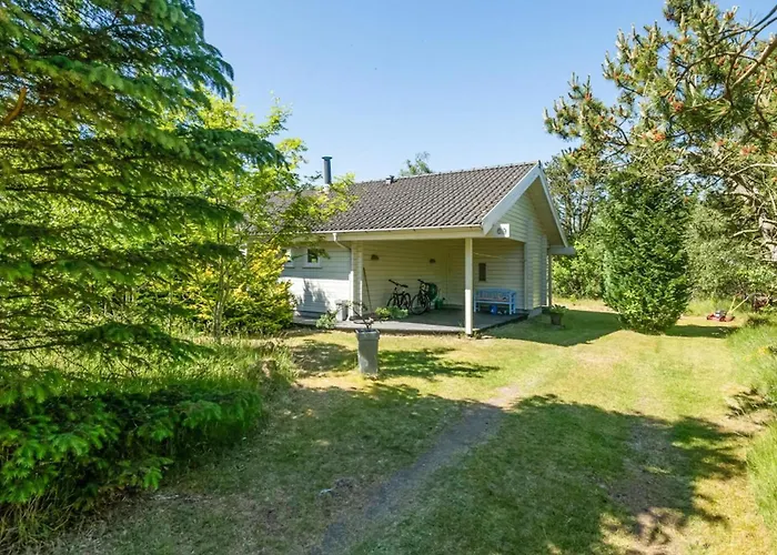 3 Bedroom Amazing In Semesterbostad
