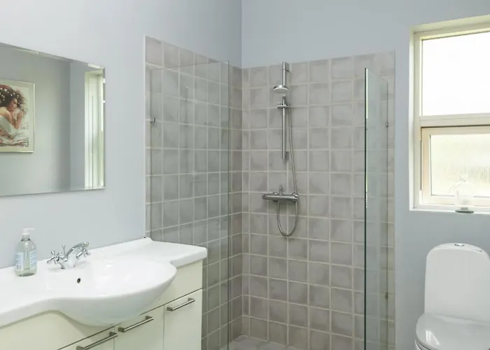 3 Bedroom Amazing In Semesterbostad